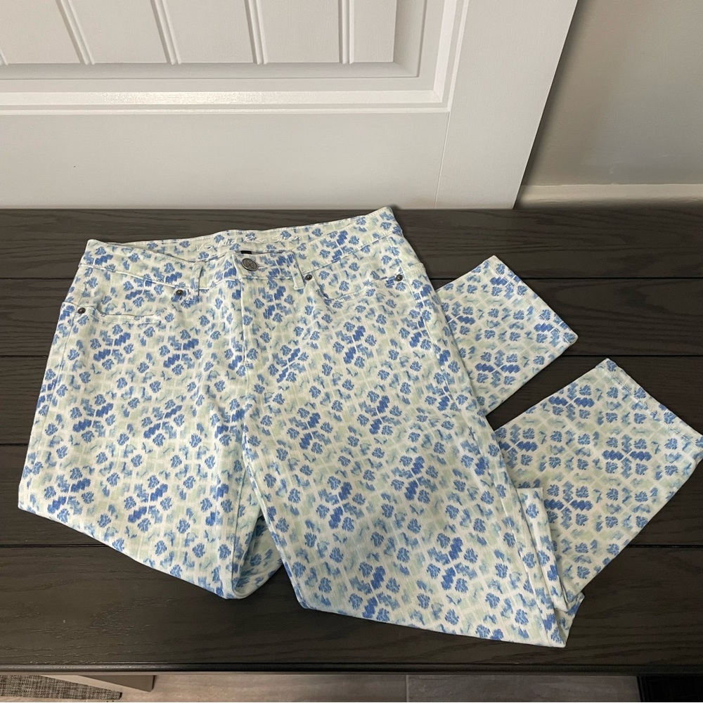 Victoria's Secret Jeans VS Mid Rise Siren Color: Blue/Green/White Size: 6